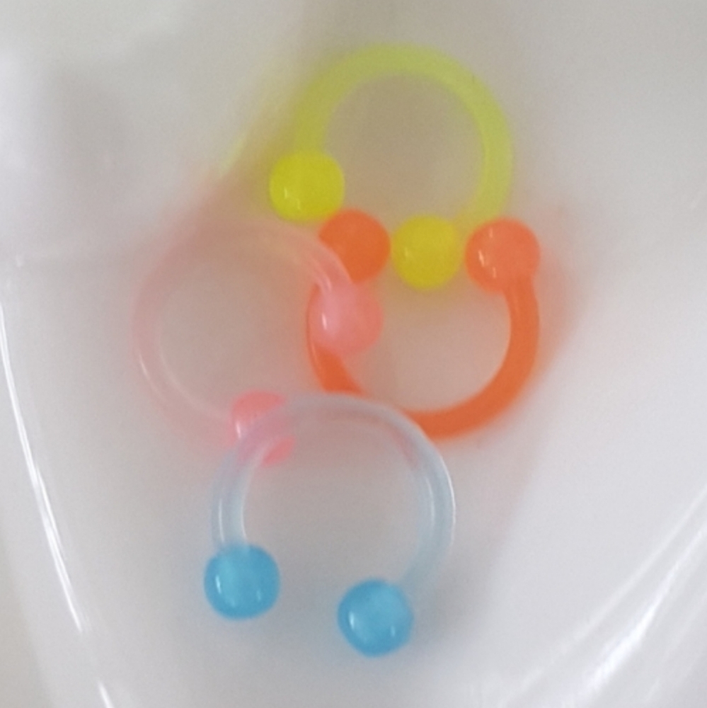 👃🏻 Glow in the Dark Septum Piercings